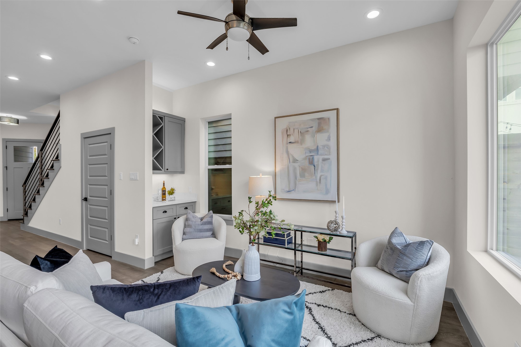 1207 East 28th Street Houston, TX 77009 - Photo 19 of 38 a living room with furniture and a large window