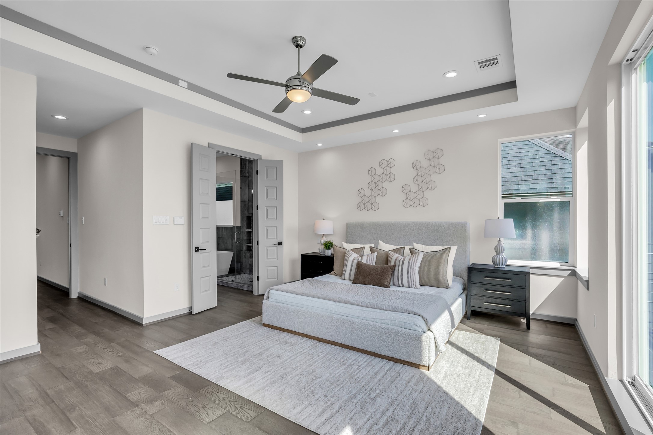 1207 East 28th Street Houston, TX 77009 - Photo 21 of 38 a living room with furniture and a ceiling fan
