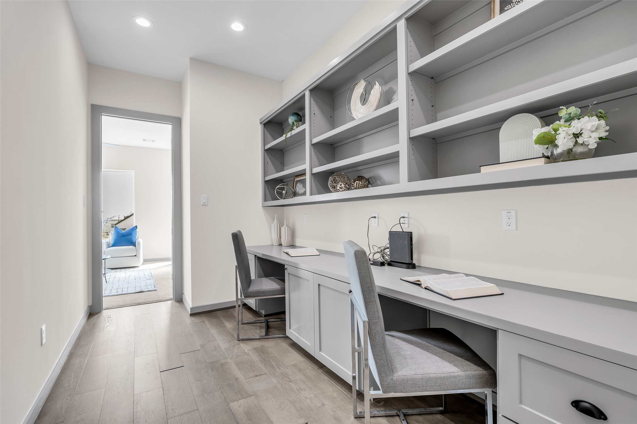 1207 East 28th Street Houston, TX 77009 - Photo 33 of 38 a view of a workspace