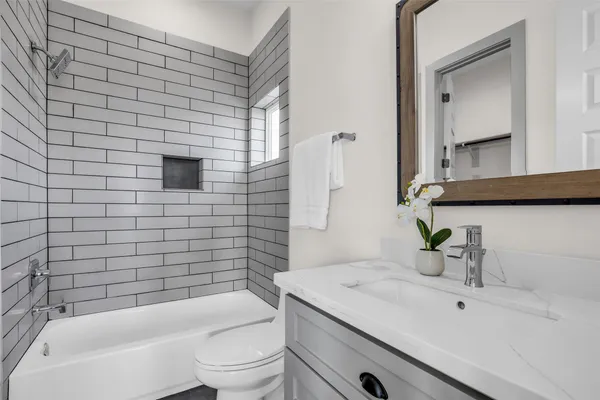 $650,000 | 1207 East 28th Street, Houston, TX 77009