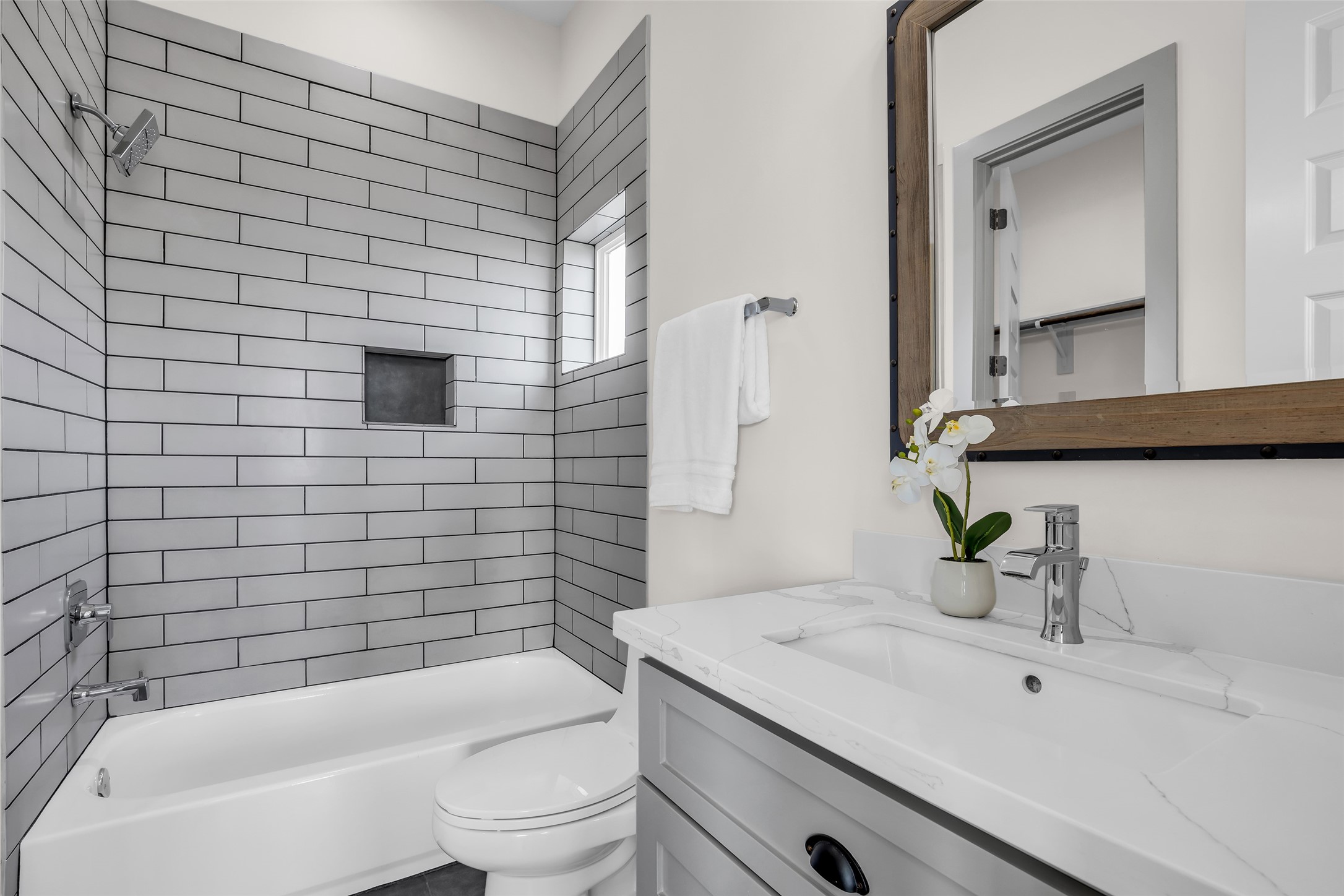 1207 East 28th Street Houston, TX 77009 - Photo 36 of 38 a bathroom with a sink a toilet and shower
