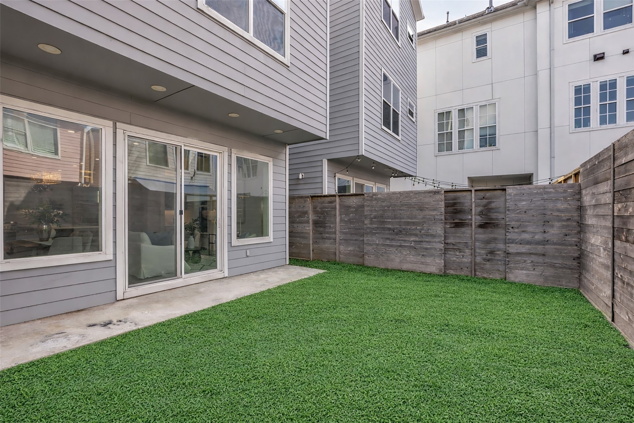 1207 East 28th Street Houston, TX 77009 - Photo 37 of 38 a view of a back yard of the house