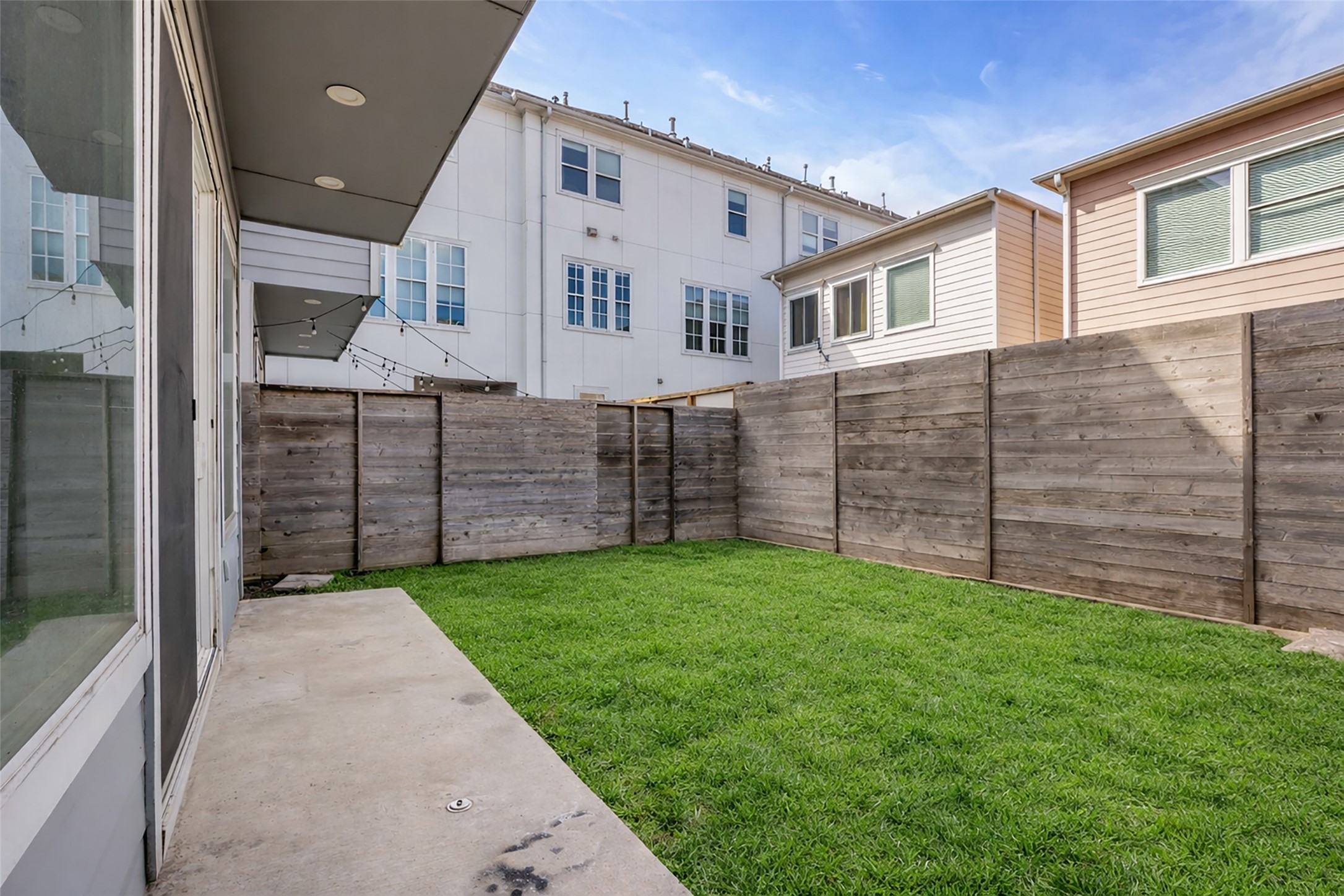 1207 East 28th Street Houston, TX 77009 - Photo 38 of 38 a view of a house with a yard