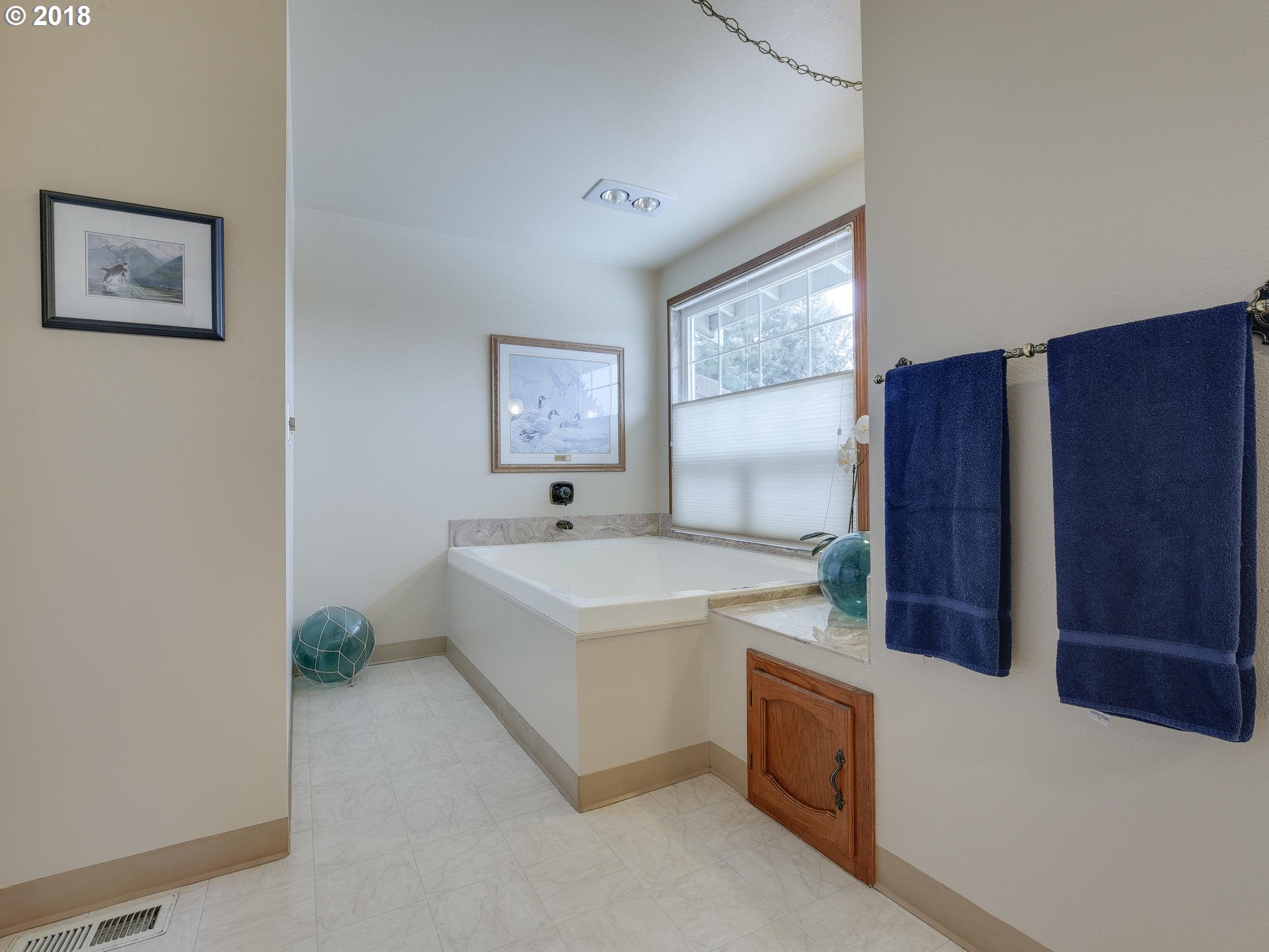 26785 Southwest Neill Road Newberg, OR 97132 - Photo 14 of 32 Gallery Image 14
