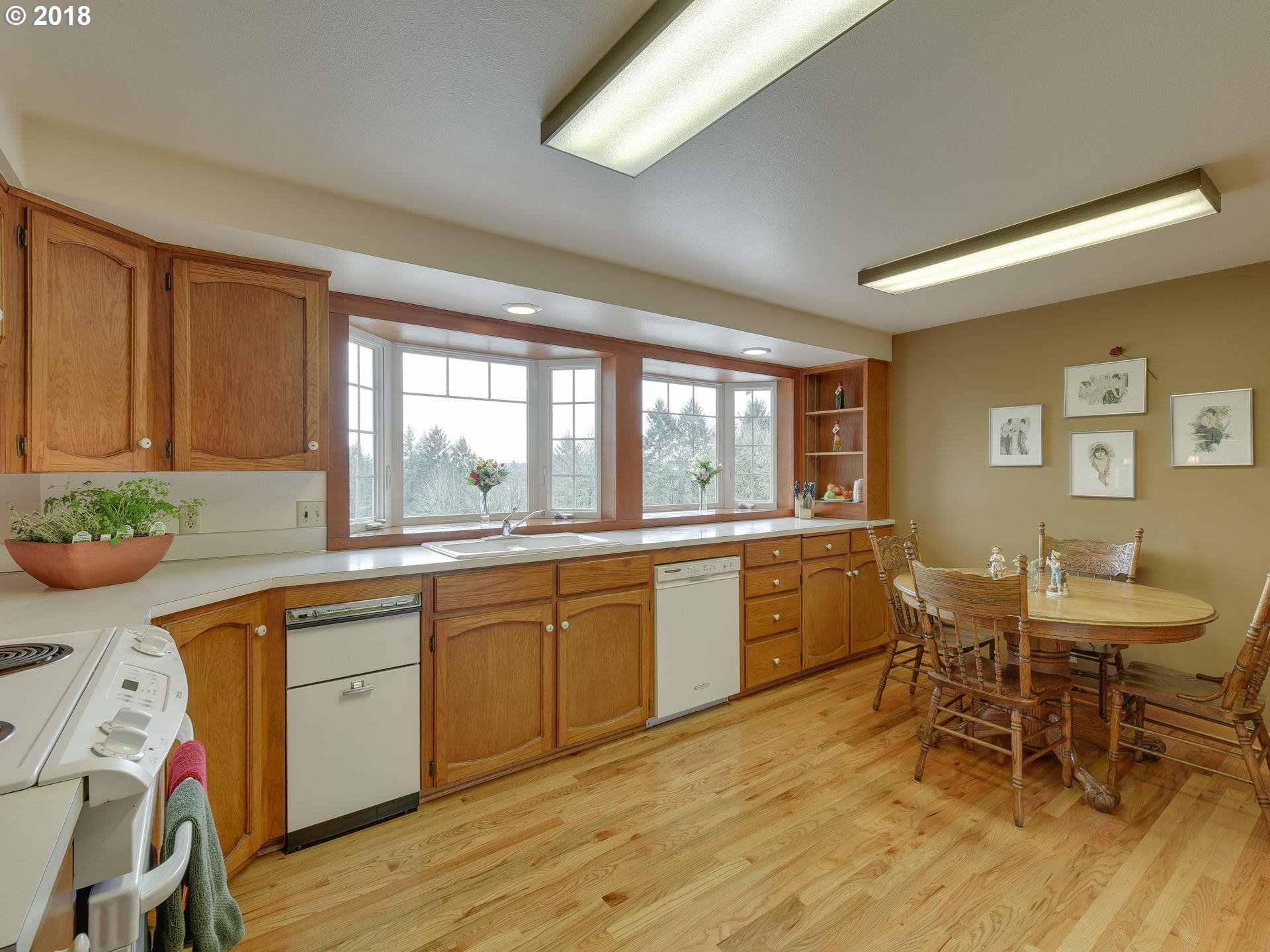 26785 Southwest Neill Road Newberg, OR 97132 - Photo 8 of 32 Gallery Image 8