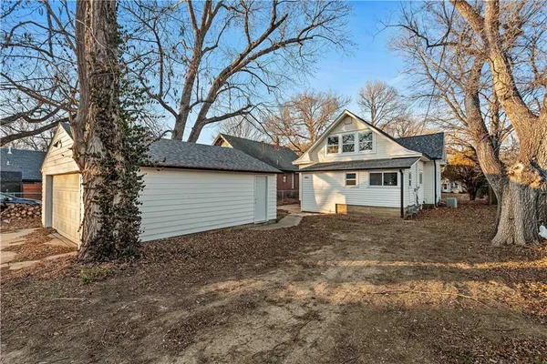 $359,350 | 419 Kearney Street, Manhattan, KS 66502