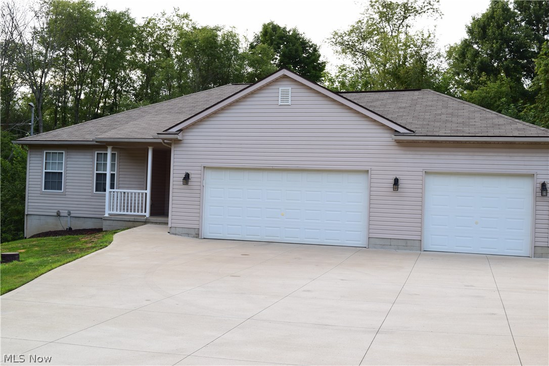 1091 Eastern Road Wadsworth, OH 44281 - Photo 1 of 12