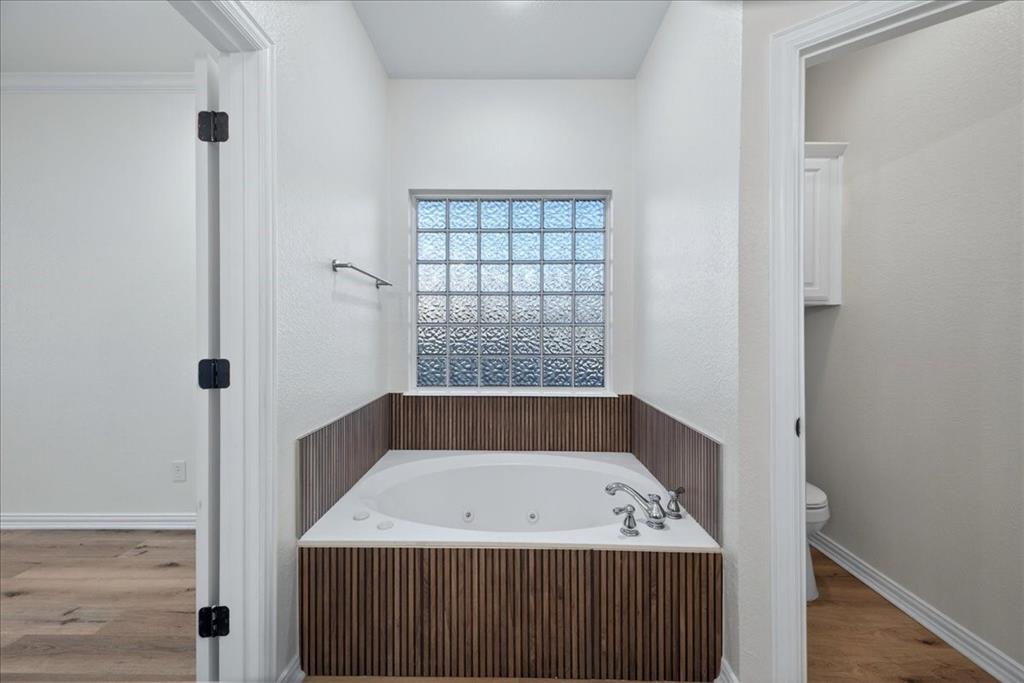 313 Nutmeg Court Burleson, TX 76028 - Photo 22 of 40 a view of bathroom with bathtub