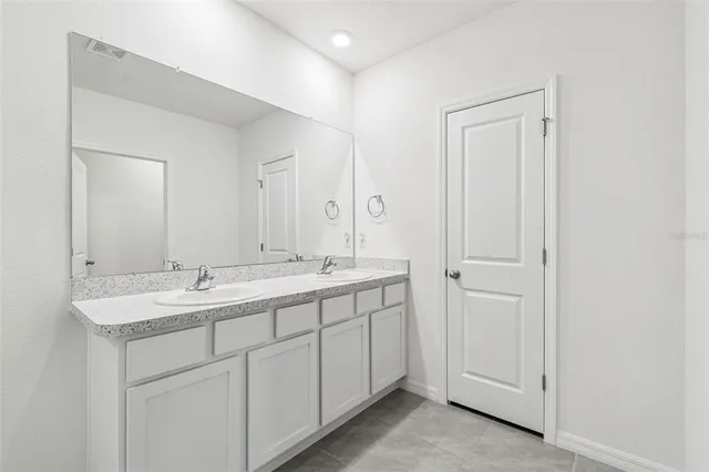 $2,400 | 5667 Chorleywood Lane, Wesley Chapel, FL 33545