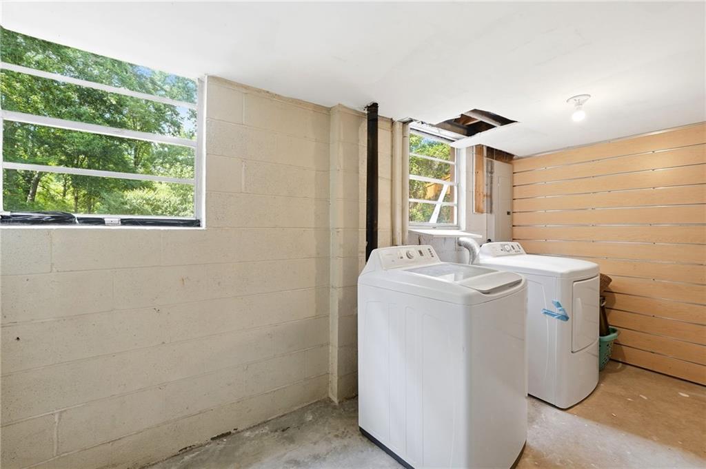 430 Church Road Southwest Marietta, GA 30060 - Photo 26 of 35 a utility room with dryer and washer