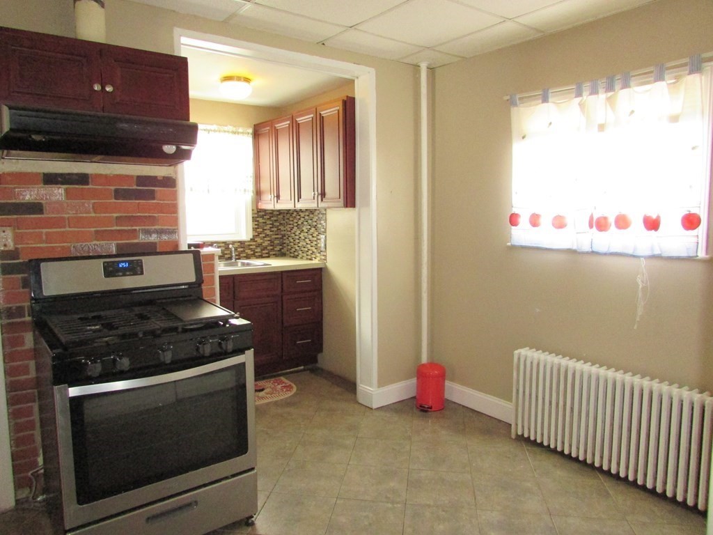 37 Circuit Avenue East Worcester, MA 01603 - Photo 11 of 40
