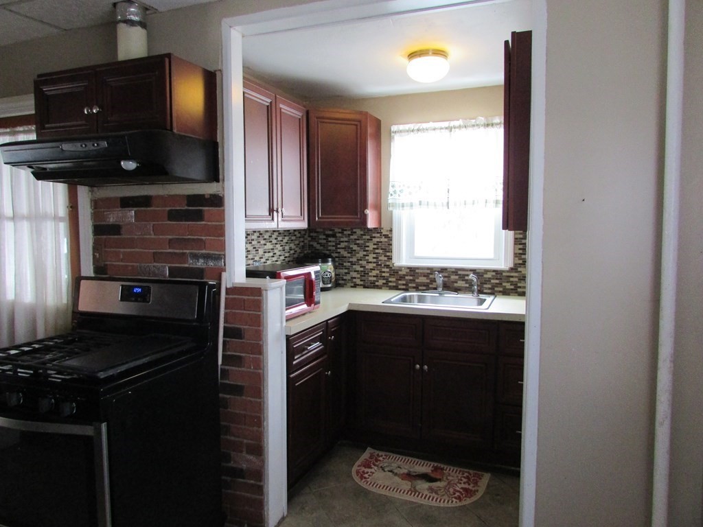 37 Circuit Avenue East Worcester, MA 01603 - Photo 12 of 40
