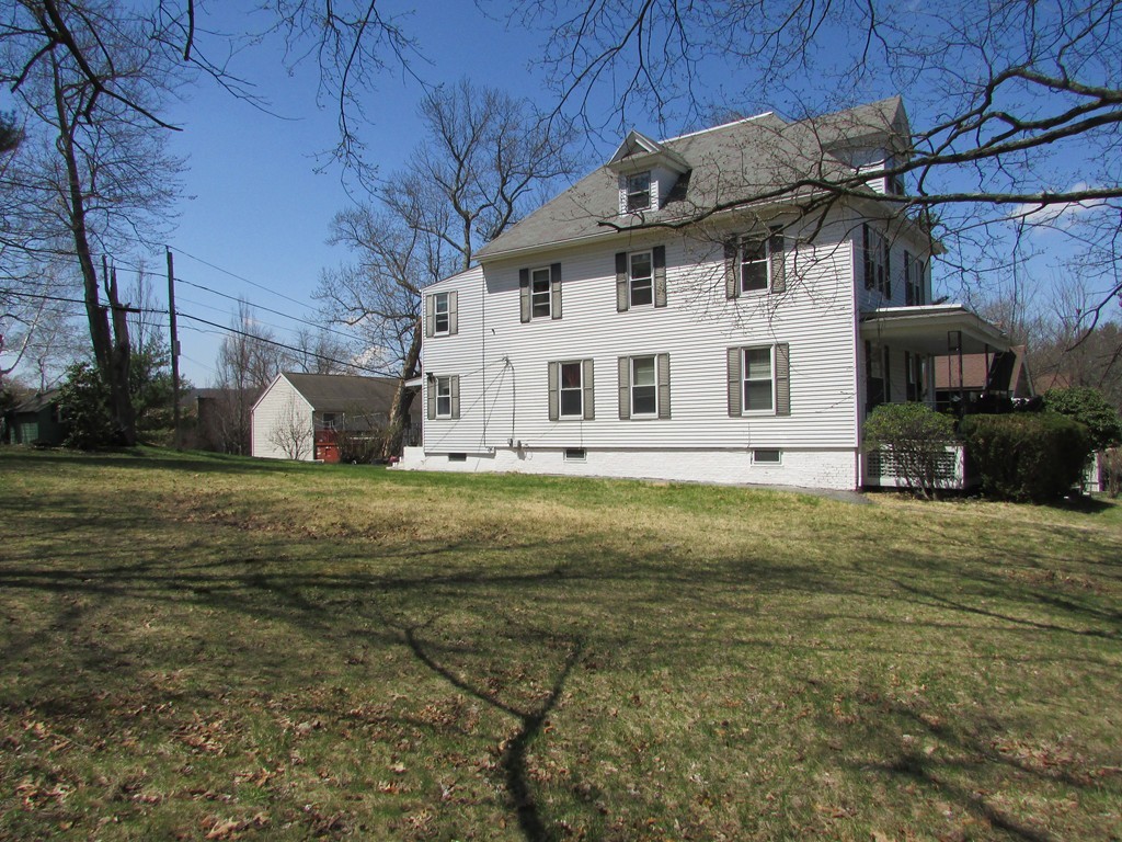 37 Circuit Avenue East Worcester, MA 01603 - Photo 3 of 40