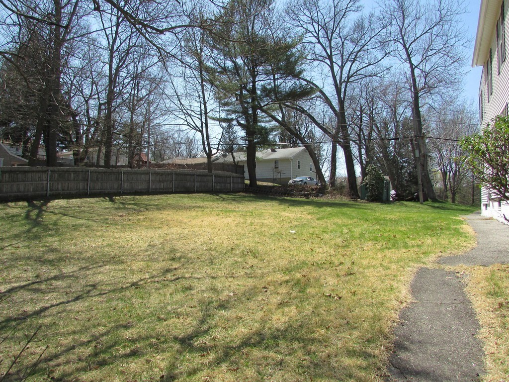 37 Circuit Avenue East Worcester, MA 01603 - Photo 4 of 40