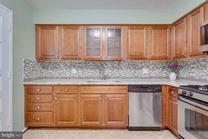 5406 Inverchapel Road Springfield, VA 22151 - Photo 8 of 29 Kitchen