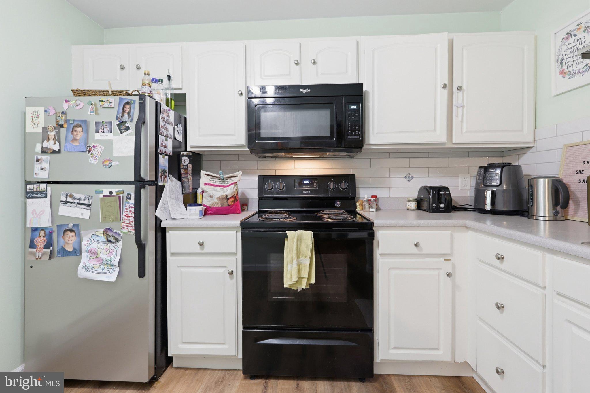 178 Elephant Road, Unit B22 Dublin, PA 18917 - Photo 17 of 17 Charming kitchen with modern appliances.