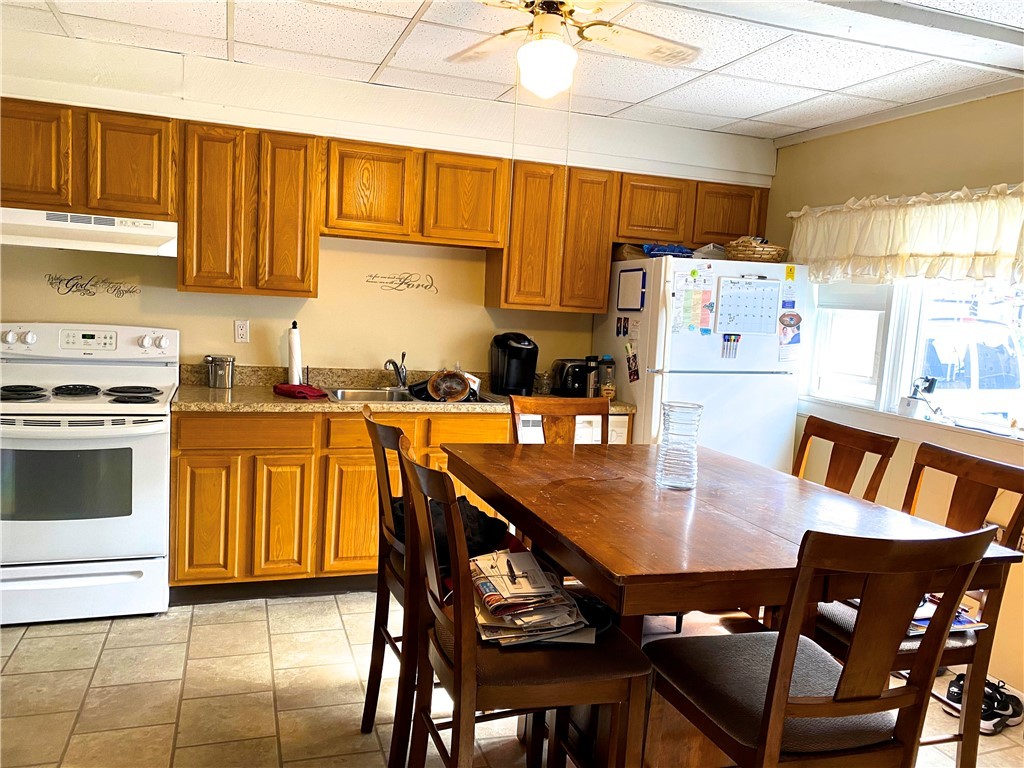 429 Rathbun Street Woonsocket, RI 02895 - Photo 12 of 31 EIK Right Unit