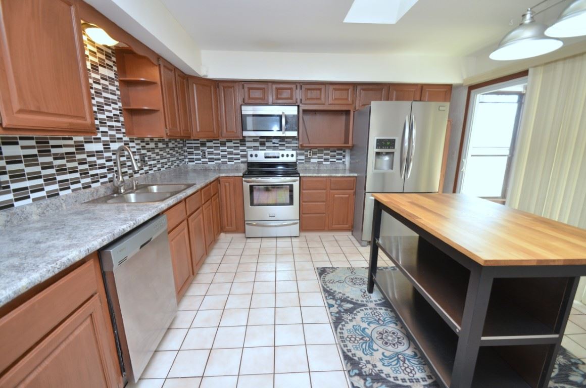 2938 Southbridge Road Rockford, IL 61114 - Photo 2 of 16 Gallery Image 2
