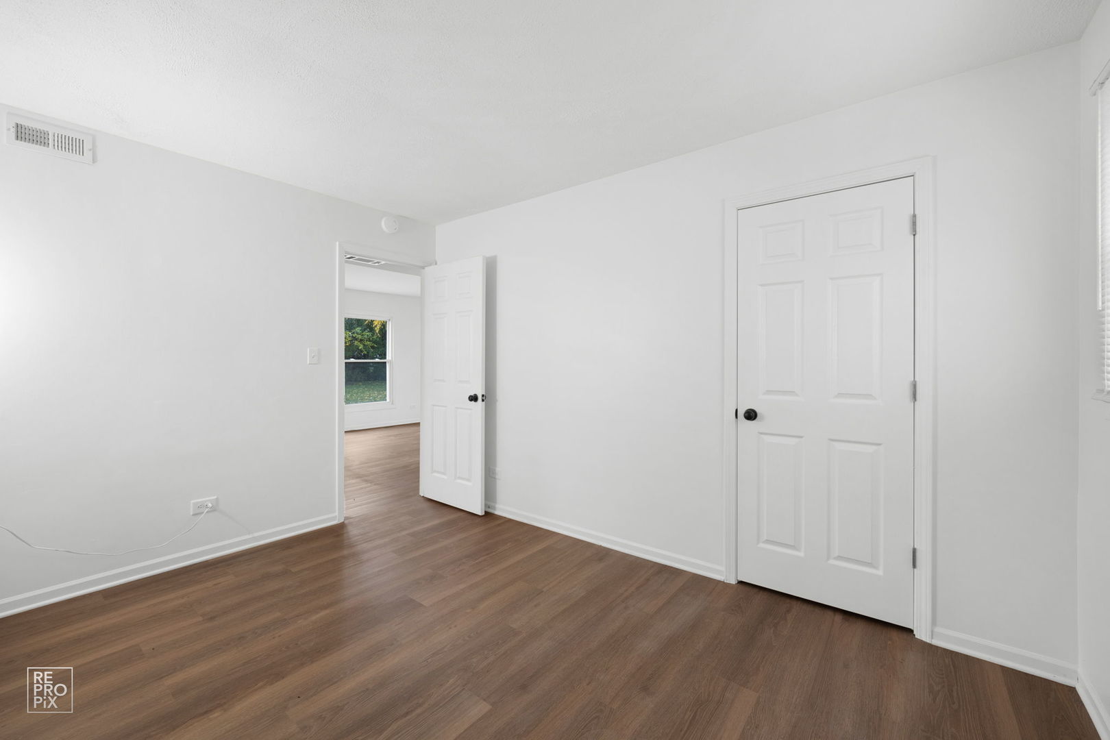 1015 Rosedale Lane Hoffman Estates, IL 60169 - Photo 14 of 22 Gallery Image 14