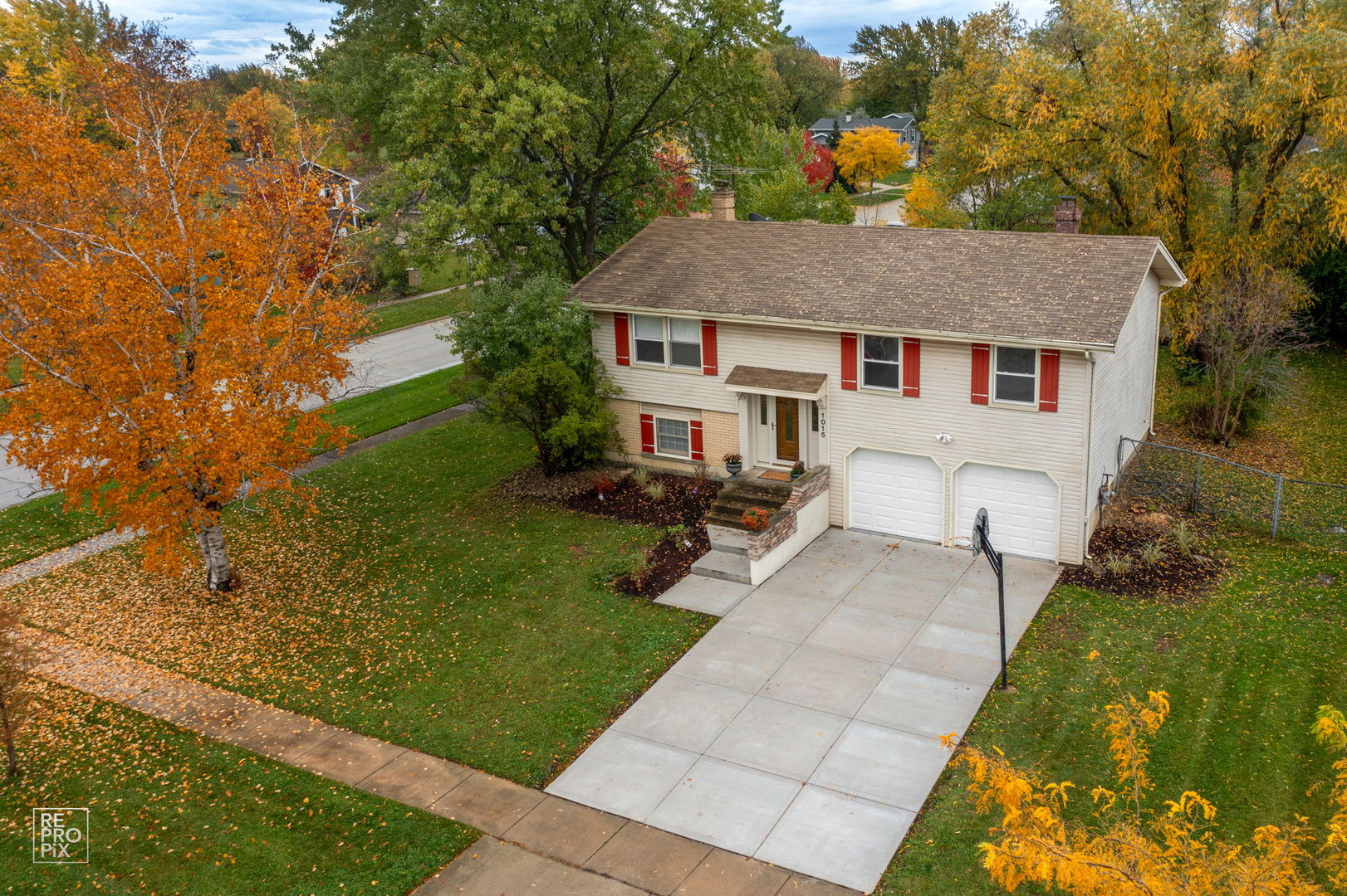 1015 Rosedale Lane Hoffman Estates, IL 60169 - Photo 2 of 22 Gallery Image 2