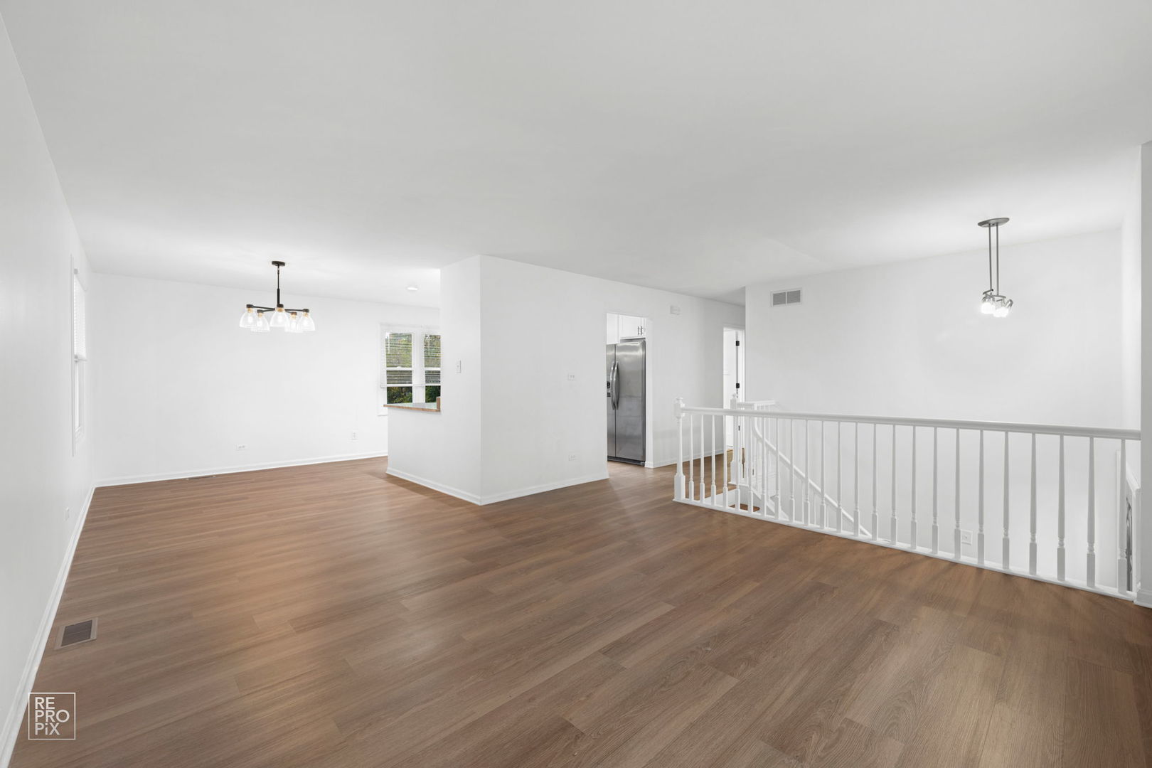 1015 Rosedale Lane Hoffman Estates, IL 60169 - Photo 8 of 22 Gallery Image 8