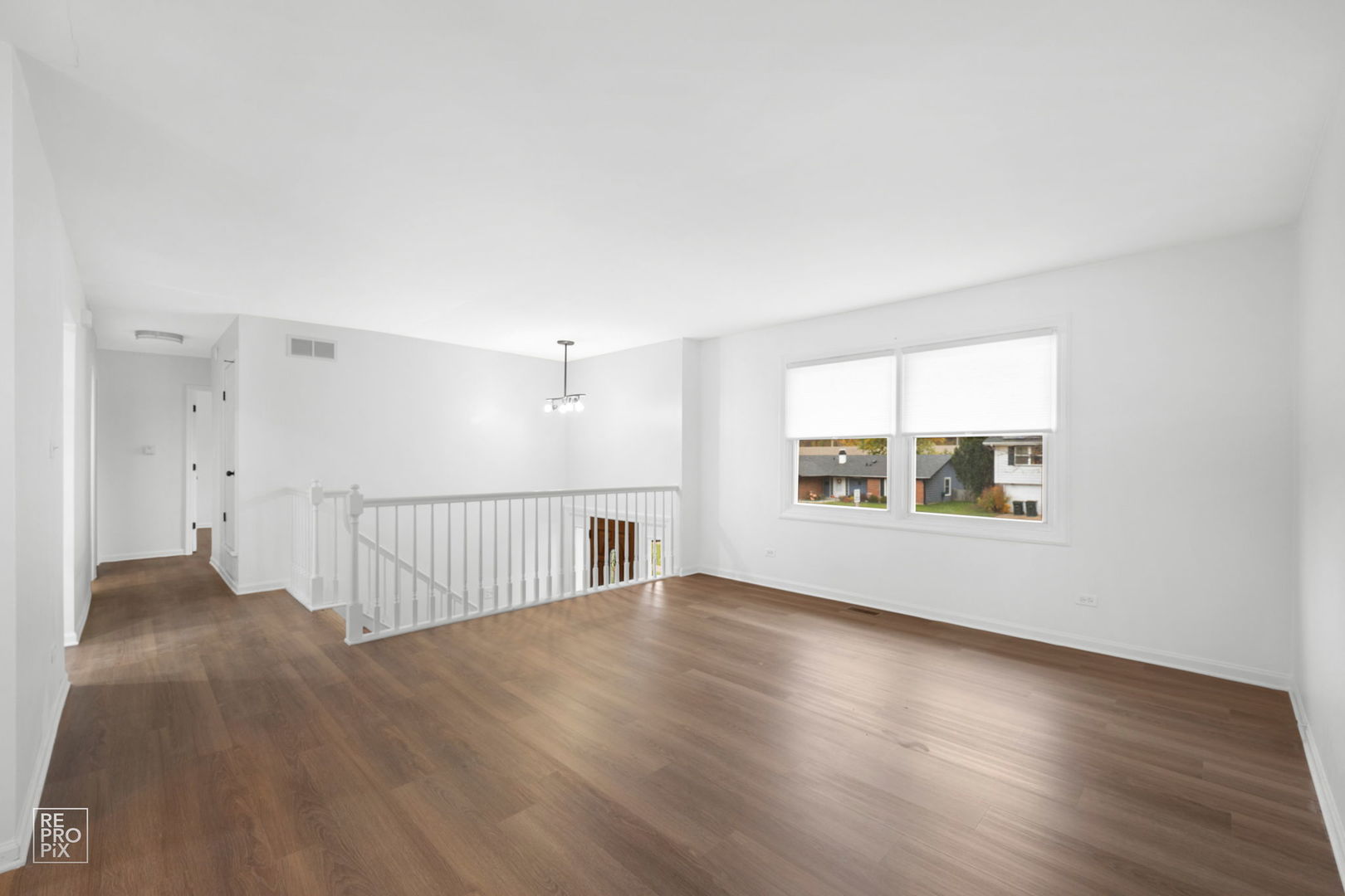 1015 Rosedale Lane Hoffman Estates, IL 60169 - Photo 9 of 22 Gallery Image 9
