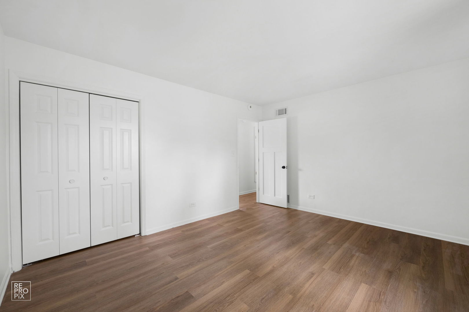 1015 Rosedale Lane Hoffman Estates, IL 60169 - Photo 10 of 22 Gallery Image 10