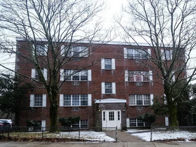 $2,000 | 116 River Street, Unit 1, Boston, MA 02126