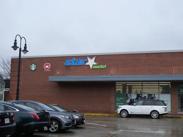 $2,000 | 116 River Street, Unit 1, Boston, MA 02126