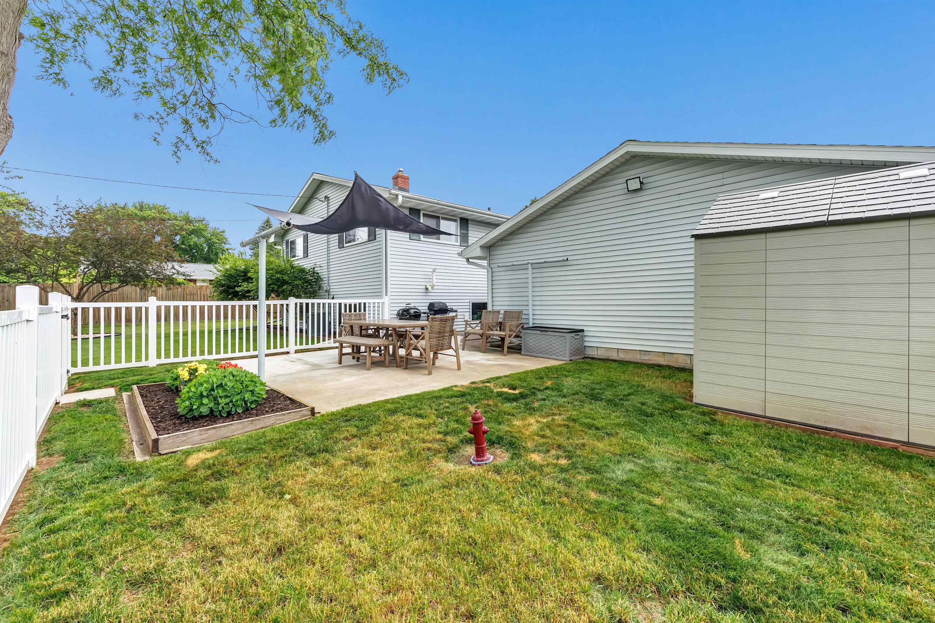 2400 South Ridge Road Green Bay, WI 54304 - Photo 3 of 52