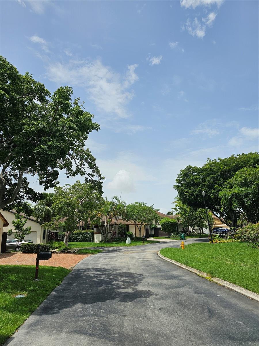 4323 Southwest 148th Place Miami, FL 33185 - Photo 4 of 70