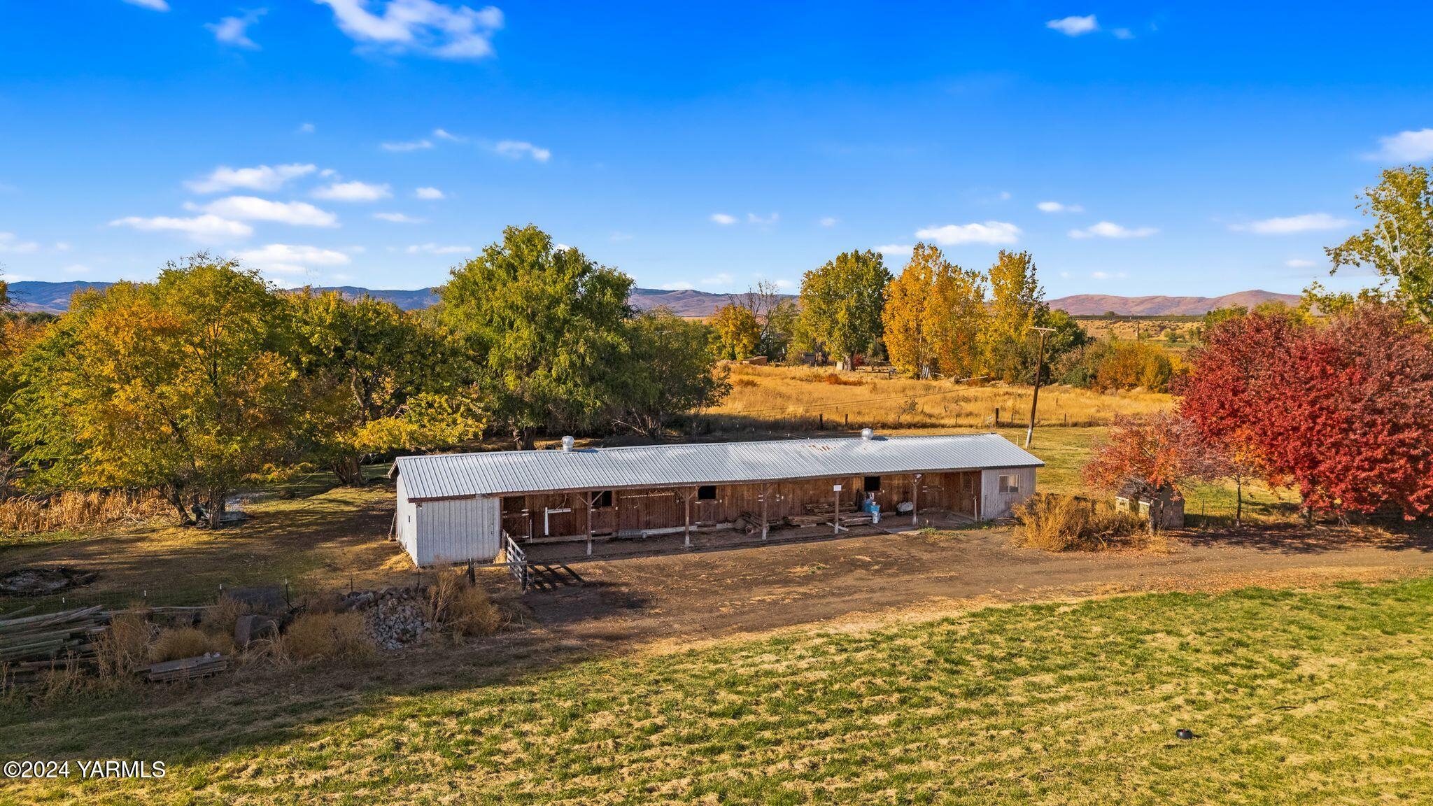 13700 Rutherford Road Yakima, WA 98903 - Photo 32 of 46 a view of a house with a yard