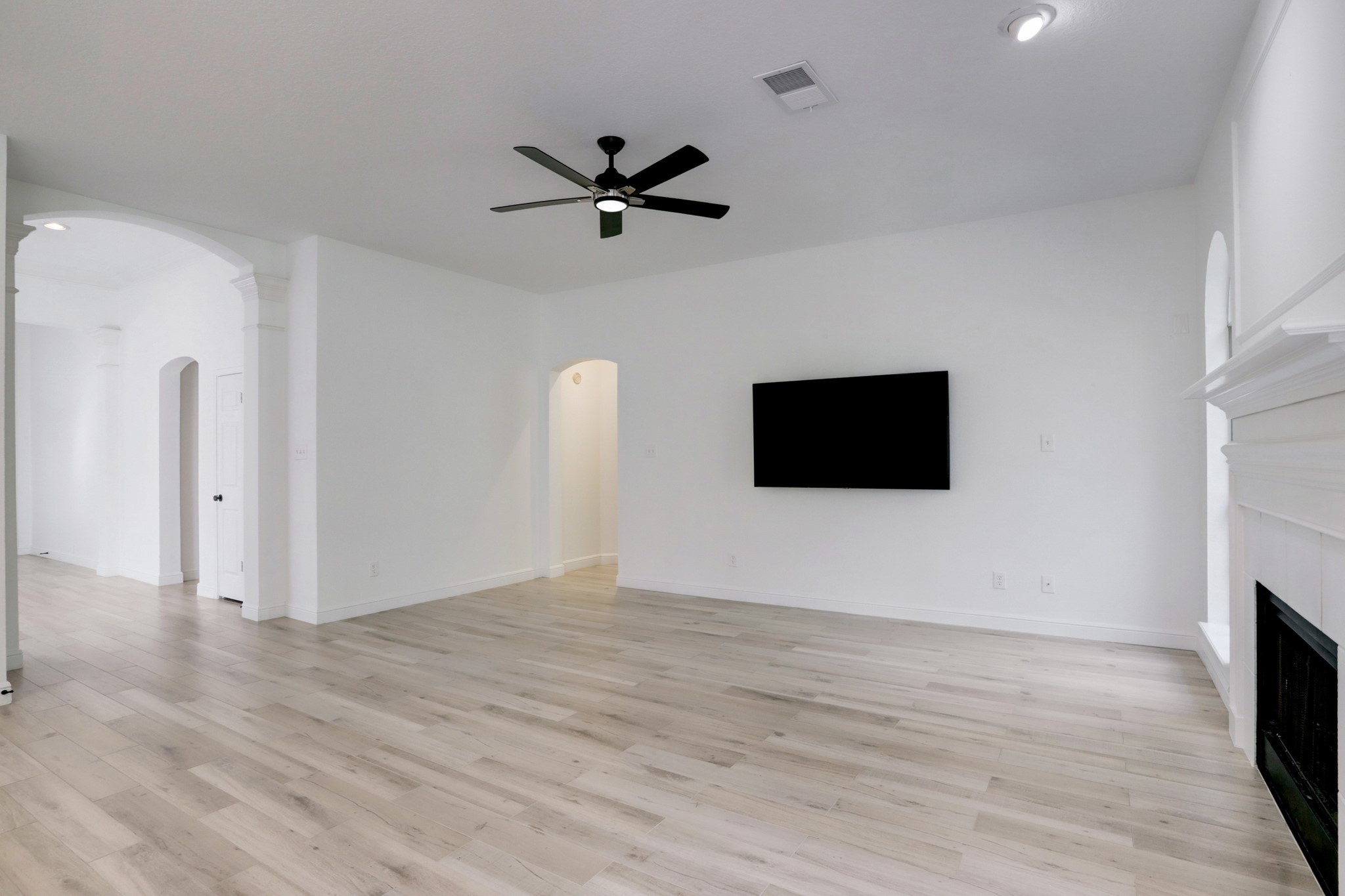 138 Summer Storm Place Spring, TX 77381 - Photo 8 of 20 The family room offers generous wall space, a ceiling fan and a fireplace framed by classic molding.
