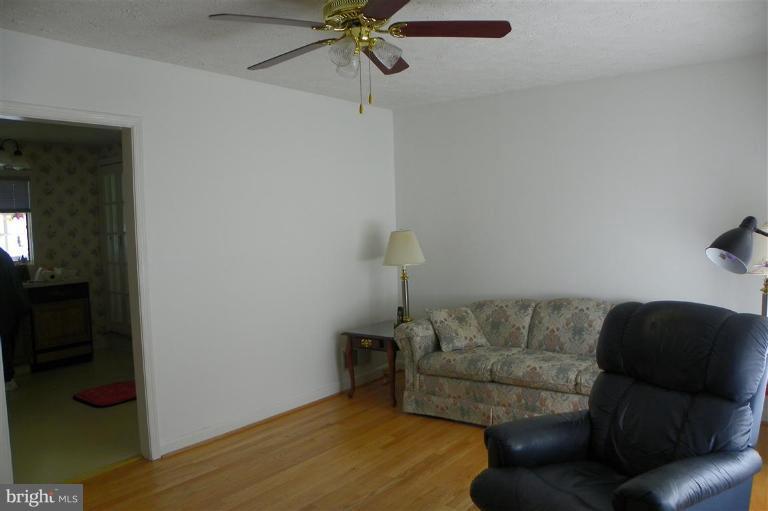 1206 June Road Halethorpe, MD 21227 - Photo 7 of 22 Living Room