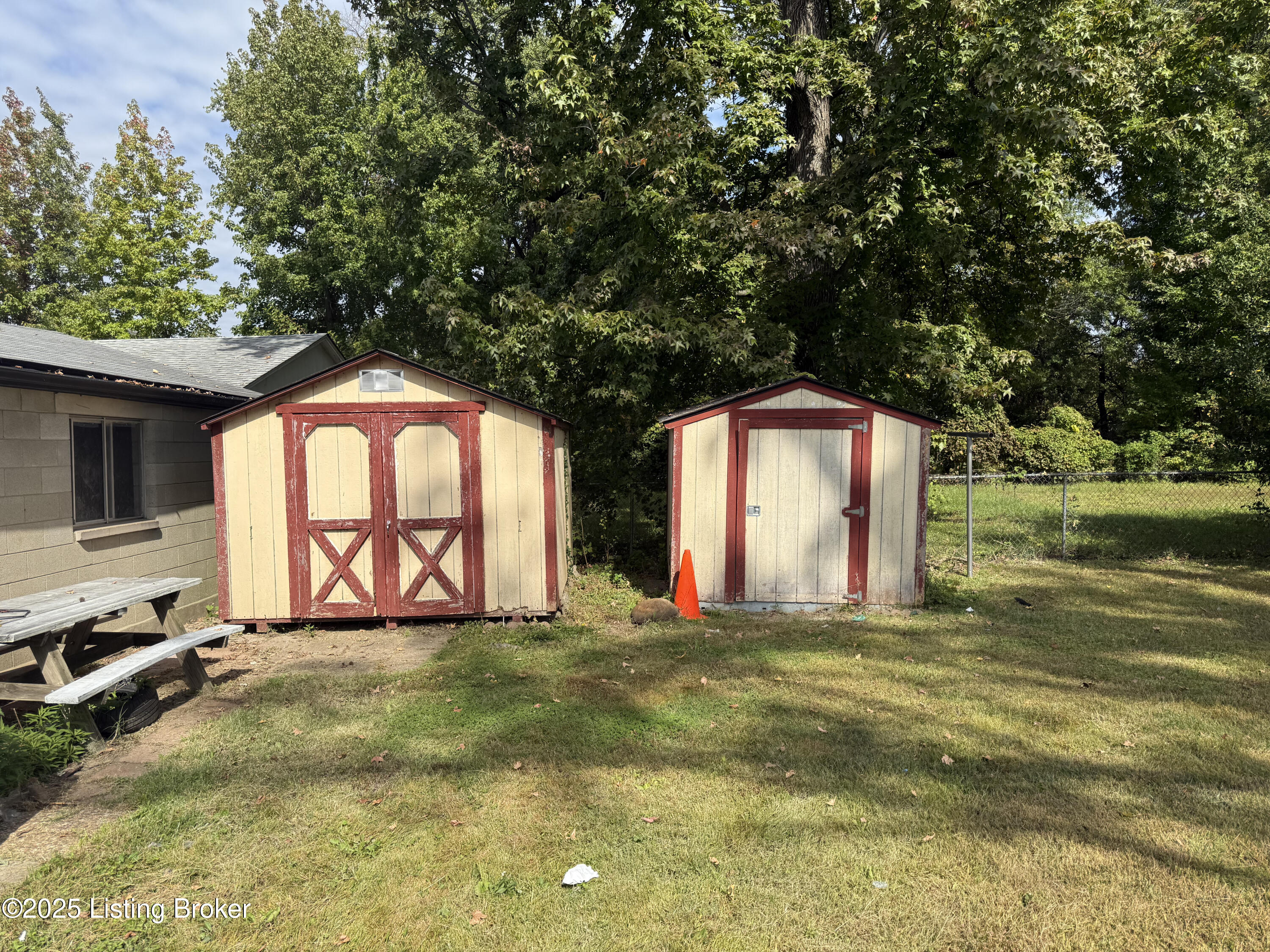 4819 Valla Road Louisville, KY 40213 - Photo 14 of 16 IMG_0082