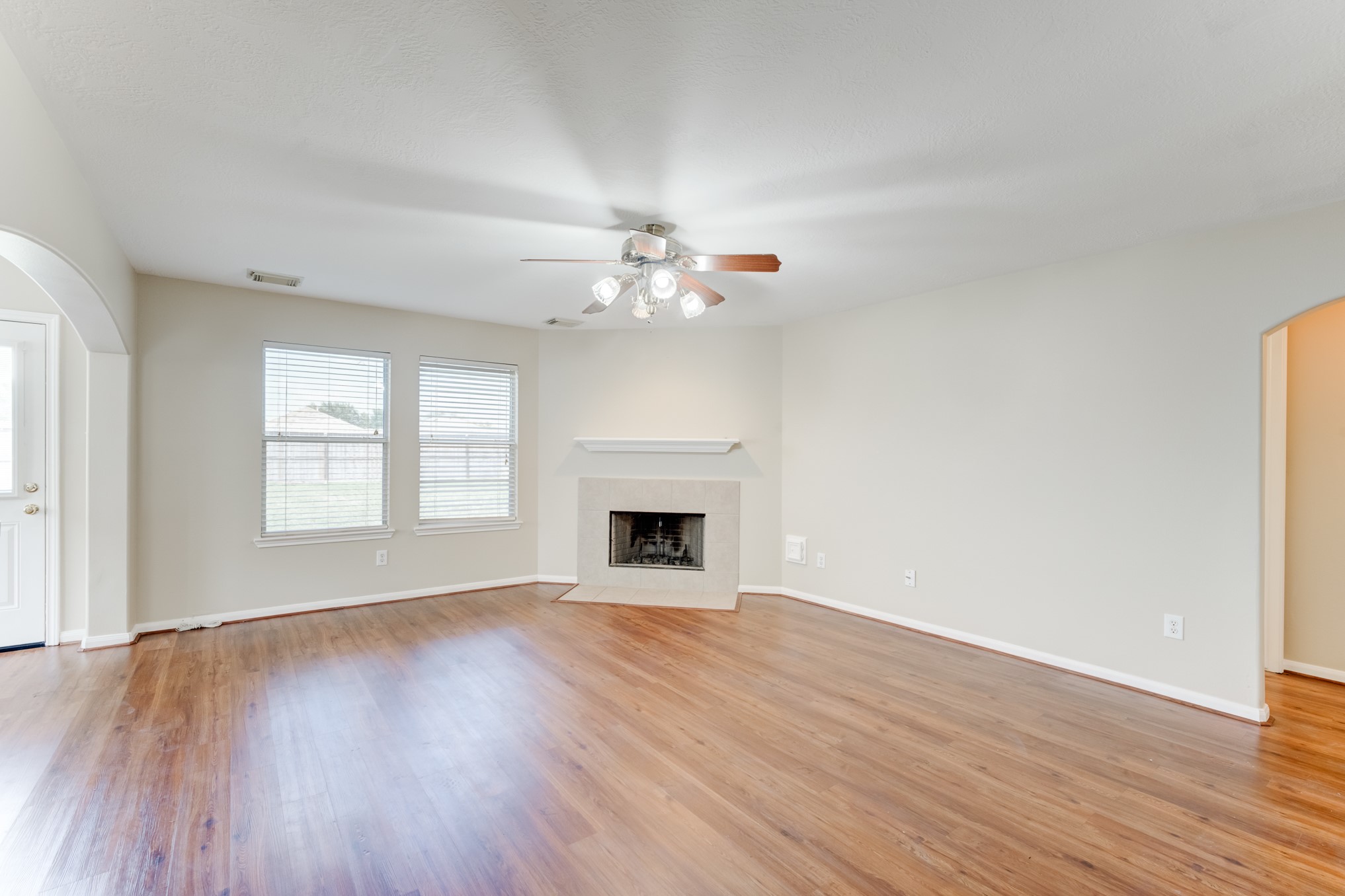 21510 Juniper Meadows Drive Spring, TX 77388 - Photo 13 of 39 Downstairs living room