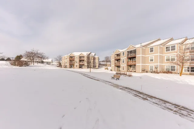 $275,000 | 1405 Millbrook Trail, Ann Arbor, MI 48108