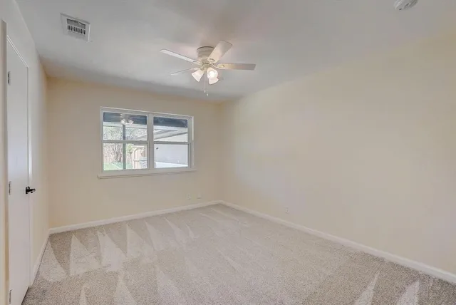 a view of empty room with a ceiling fan