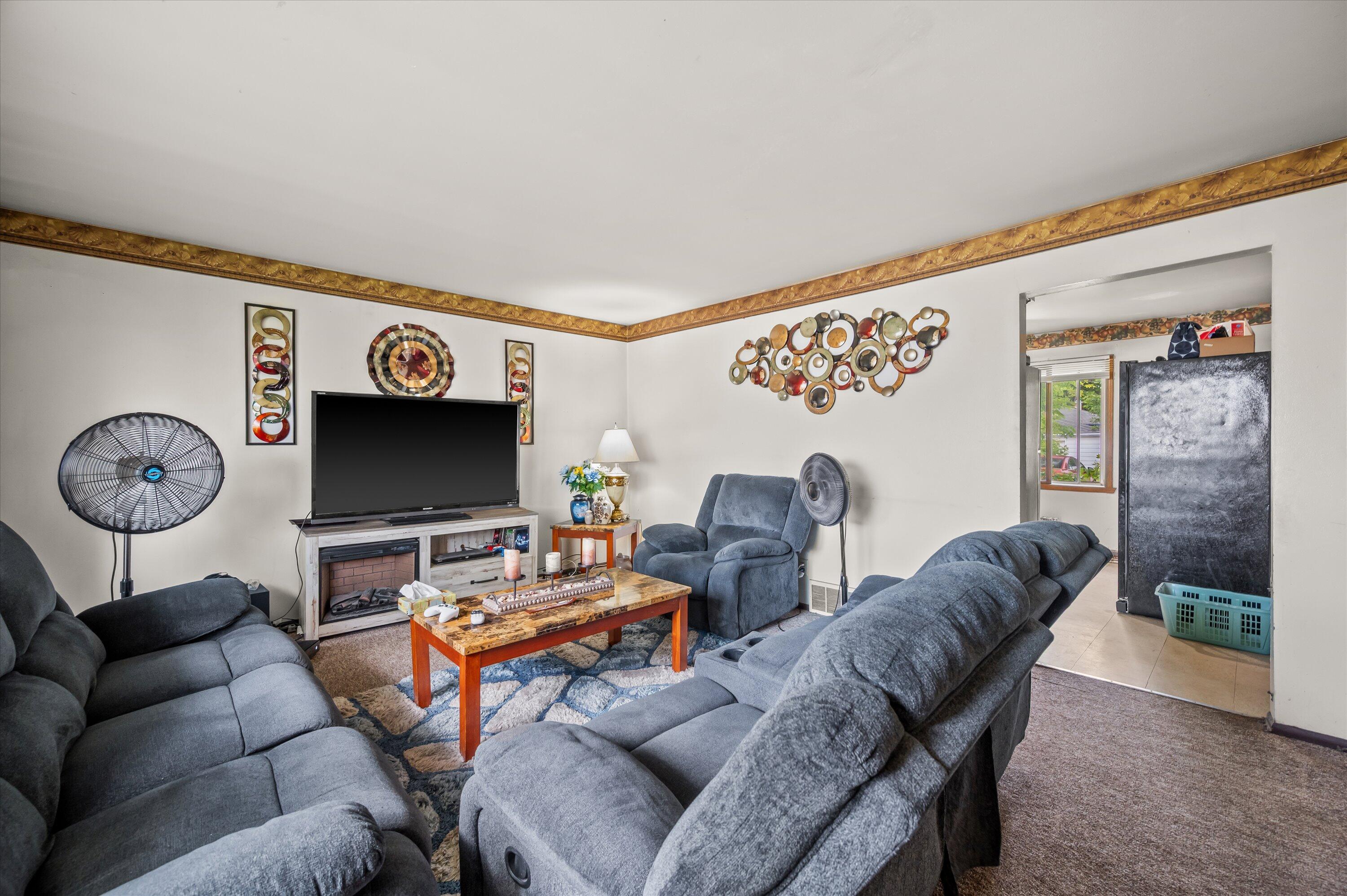 6540 West Mill Road, Unit 6542 Milwaukee, WI 53223 - Photo 3 of 33 6542 Living Room