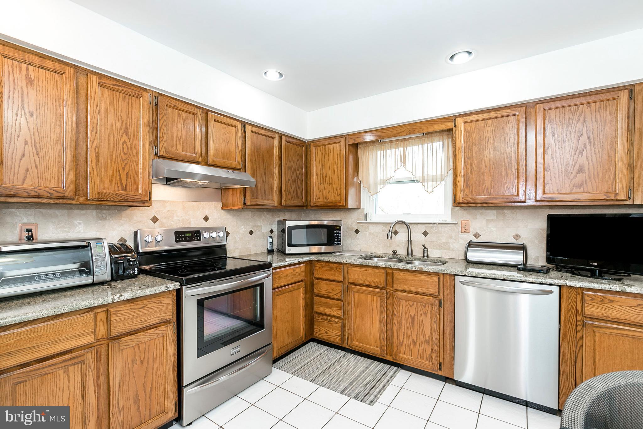 119 Midway Road Phoenixville, PA 19460 - Photo 4 of 30 Kitchen