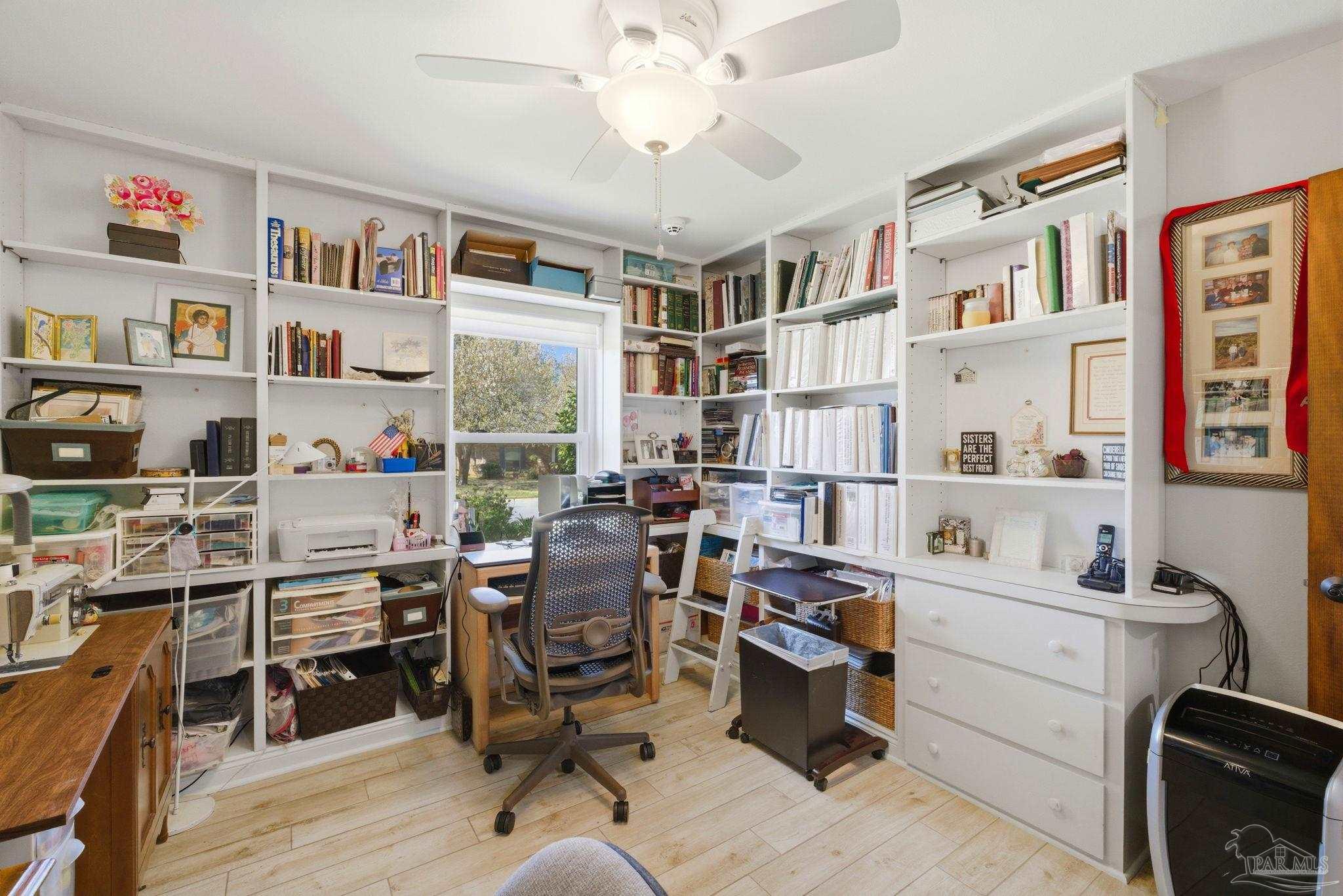 6550 Chardonnay Pensacola, FL 32504 - Photo 30 of 42 a workspace with furniture