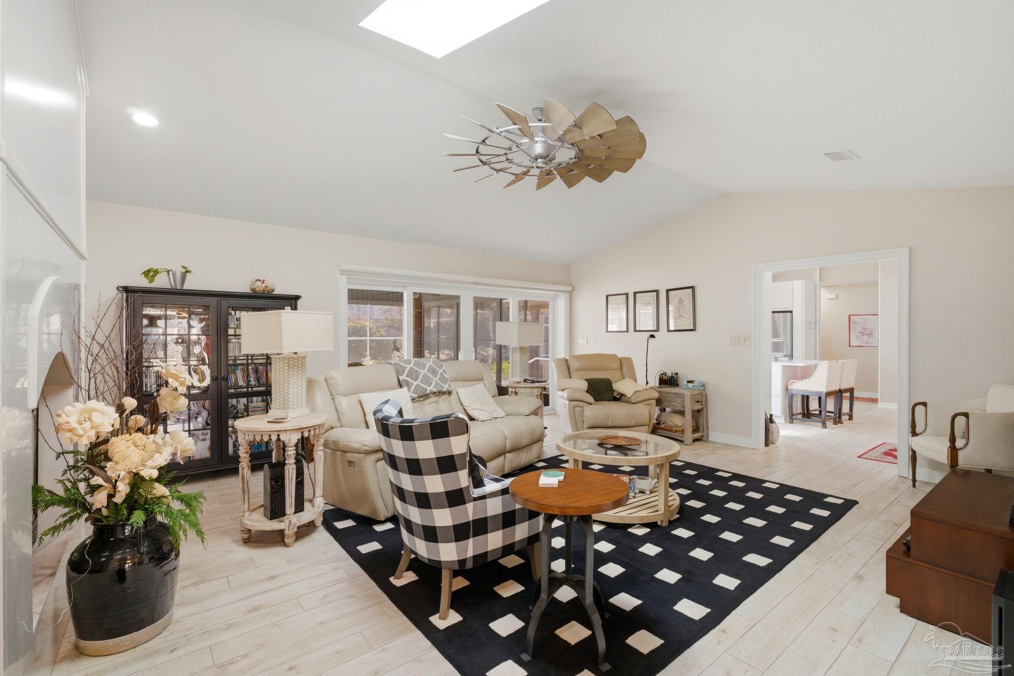 6550 Chardonnay Pensacola, FL 32504 - Photo 5 of 42 a living room with furniture
