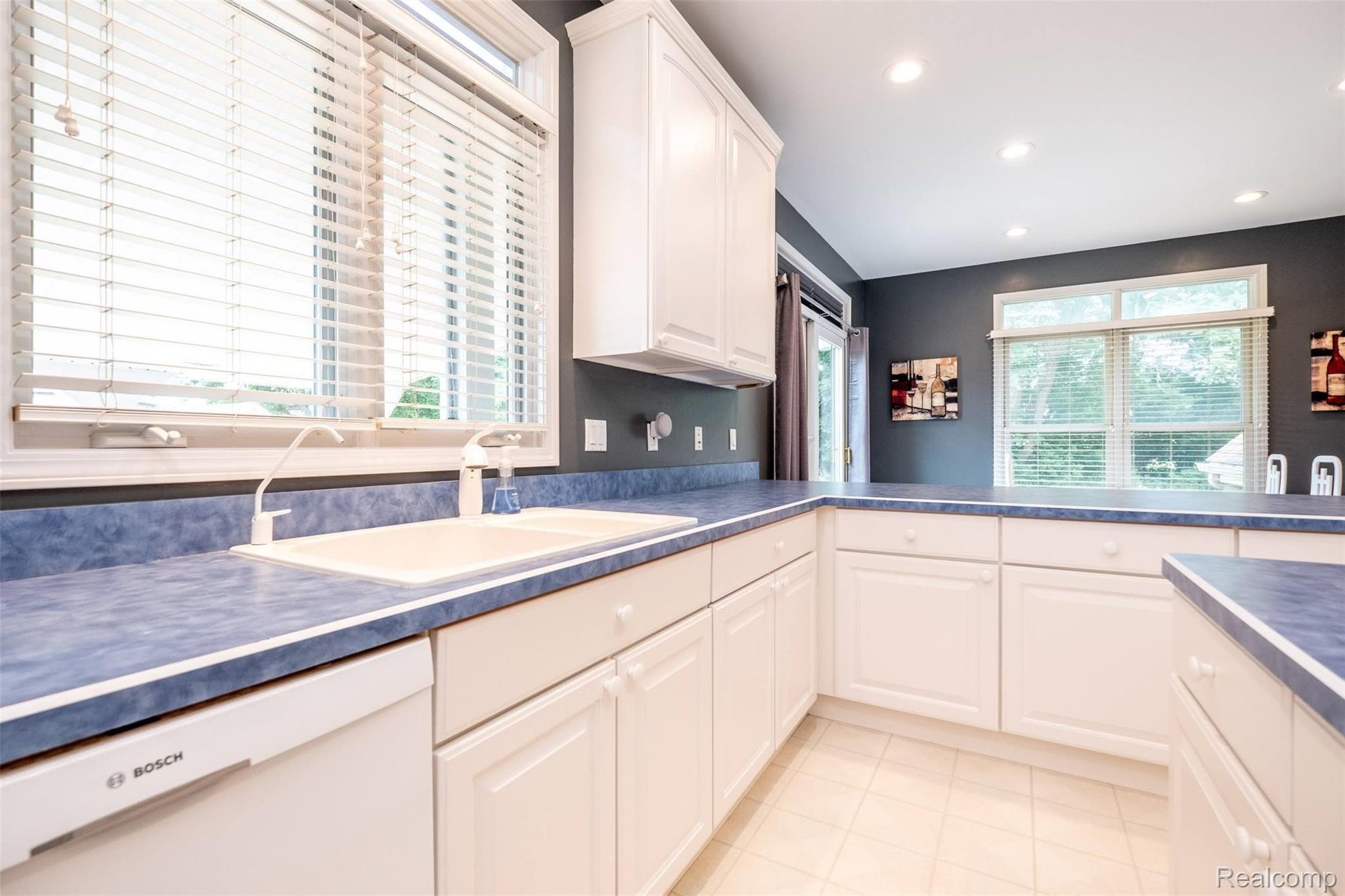 52945 Chesterfield Road New Baltimore, MI 48051 - Photo 14 of 62 52945 Chesterfield Rd (14 of 62).jpg
