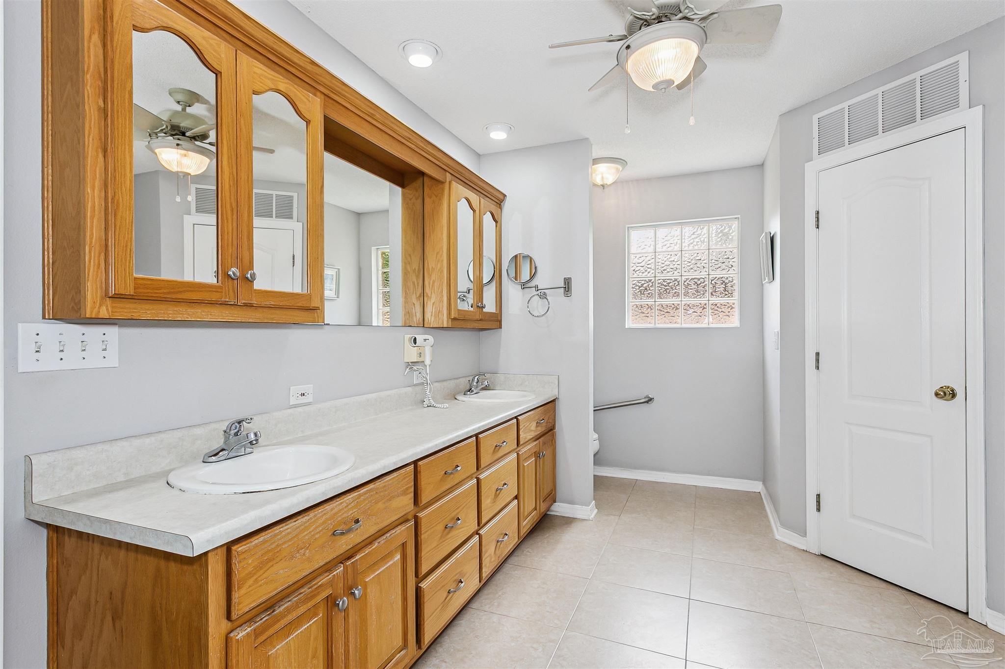 652 Ashford Road Cantonment, FL 32533 - Photo 13 of 35