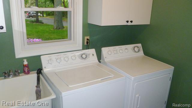 541 Ridgewood Road Rochester, MI 48306 - Photo 18 of 24 laundry_rm