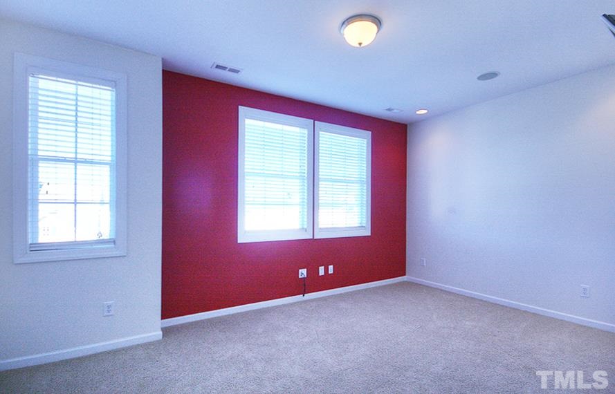 10008 Darling Street Raleigh, NC 27613 - Photo 20 of 24 an empty room with windows and closet
