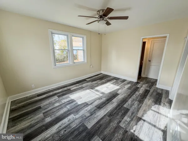 a view of room with a ceiling fan