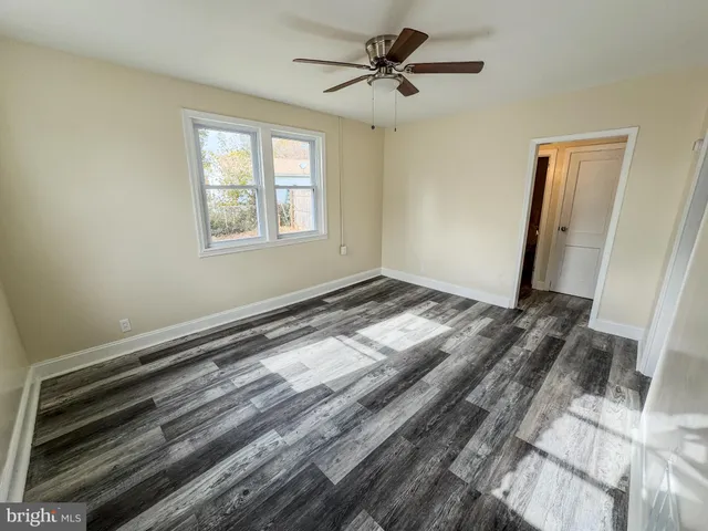 a view of room with a ceiling fan