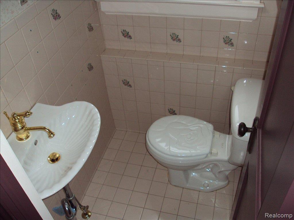 972 Westchester Road Grosse Pointe, MI 48230 - Photo 5 of 6 DSC00053.JPG