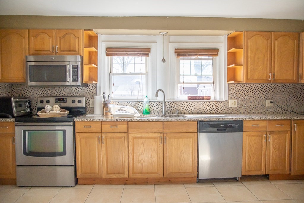 54 Upland Street Springfield, MA 01104 - Photo 11 of 30